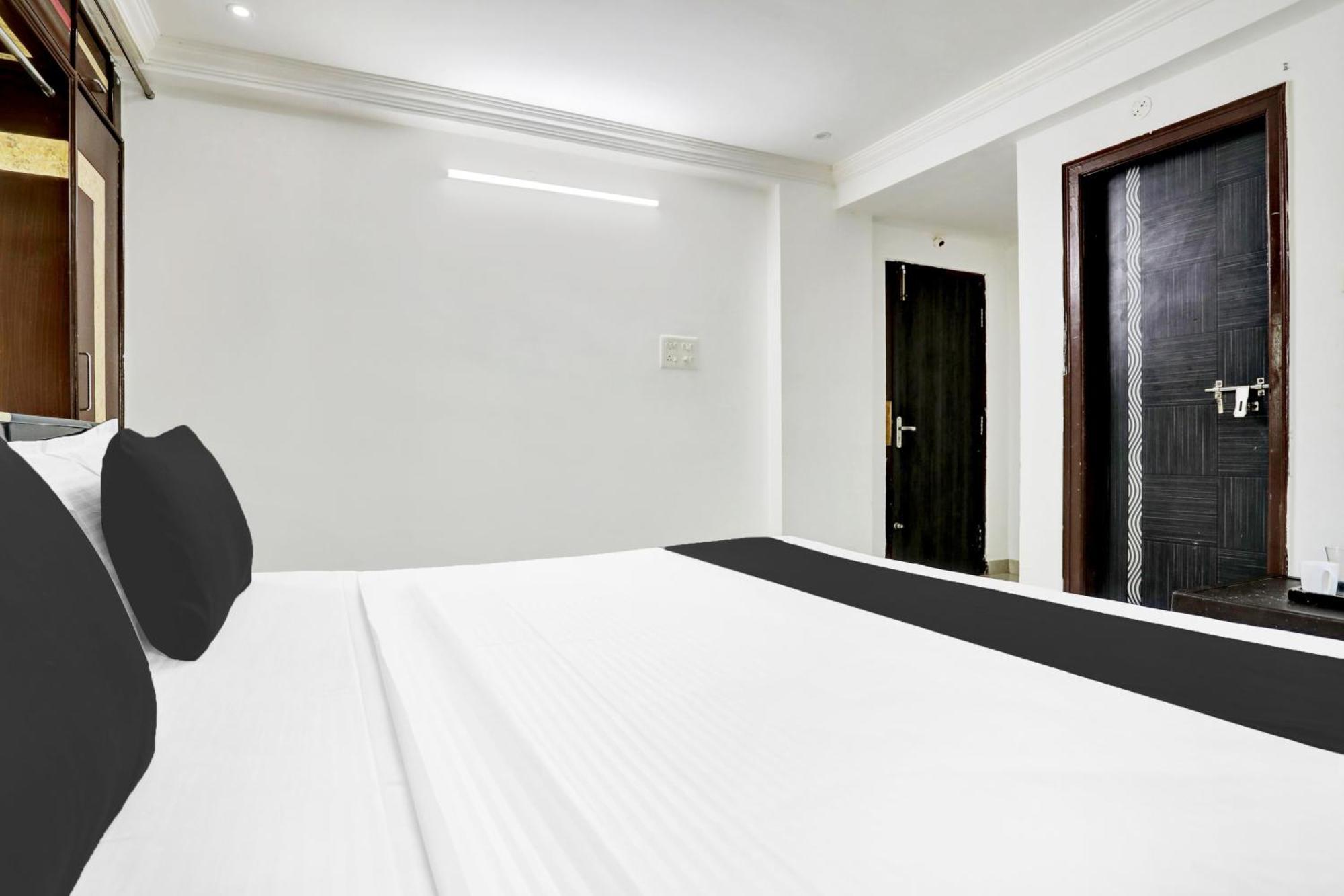 Super Hotel O J3 Luxury Rooms Гунтур Экстерьер фото